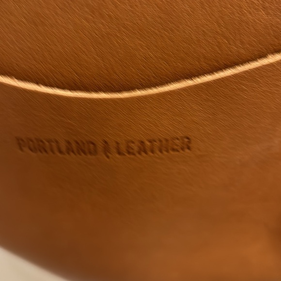 Portland Leather Large Circle Crossbody Bag Shortbread - Picture 3 of 3